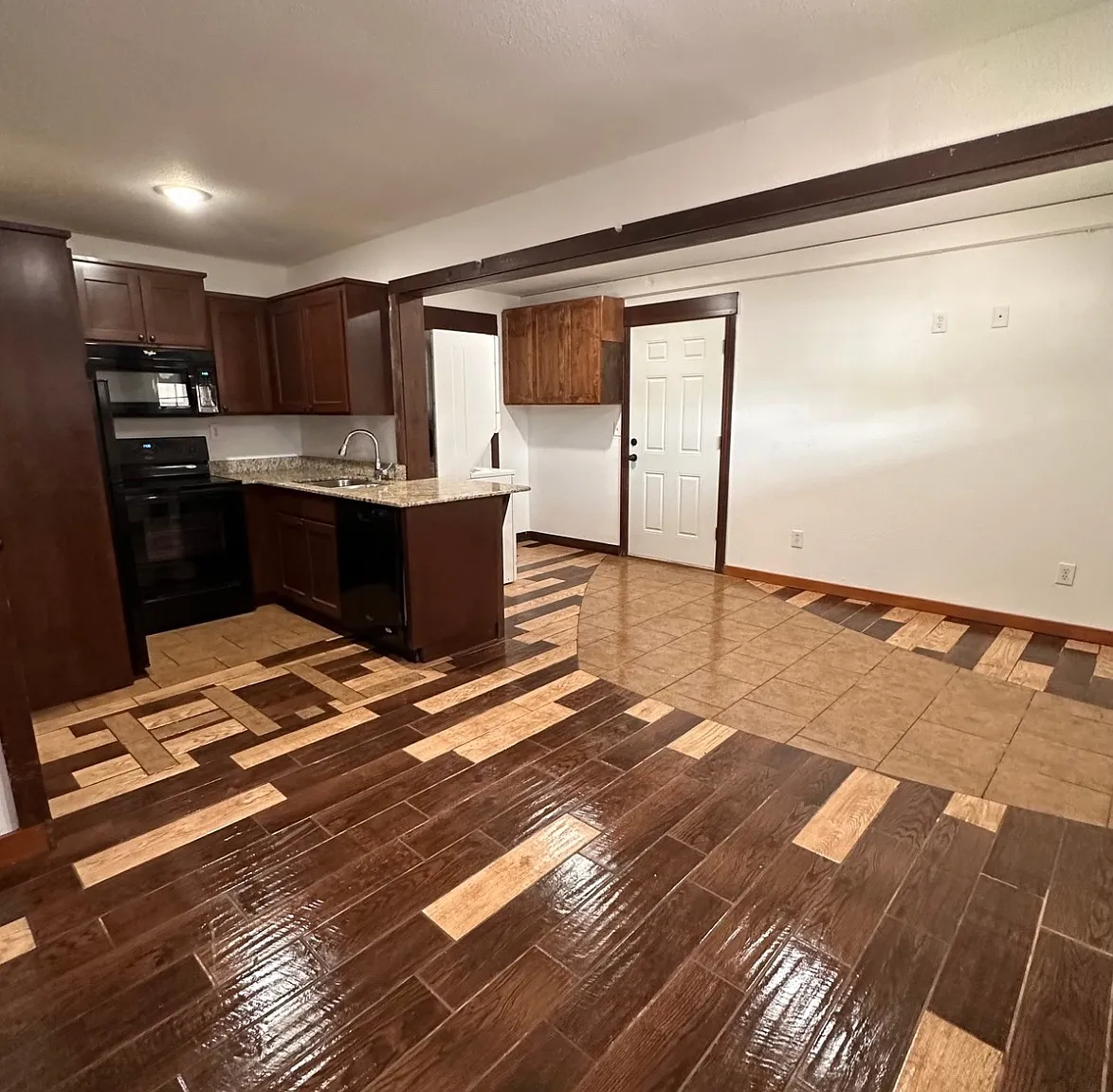 21 W County Rd — Photo 1
