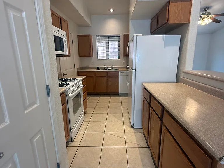 735 S 16th St — Photo 4