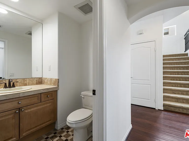 14321 Hortense St — Photo 43