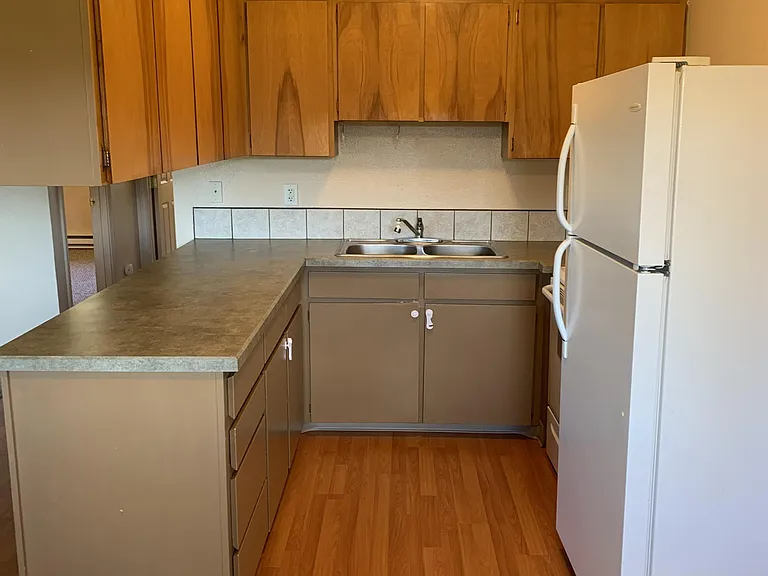 725 NW Pine St #3 — Photo 3