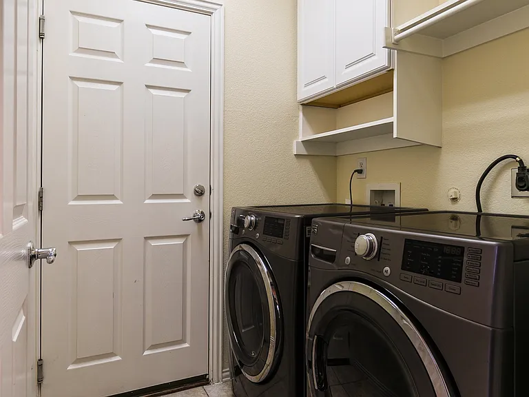 5128 Oceana Dr — Photo 20