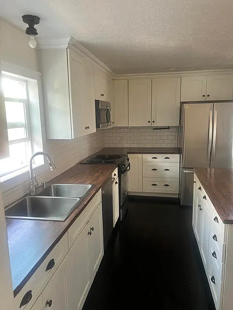 4 bed, 2928 sqft, $3,000 — Photo 2