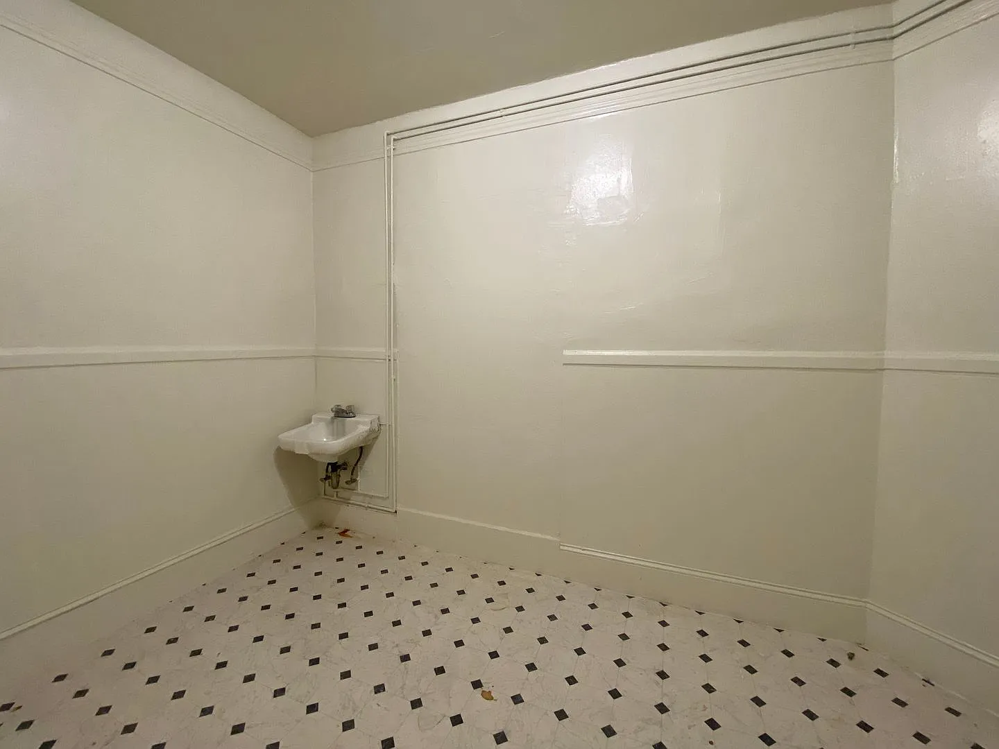 Private Room near Financial District and Downtown! Utilities Included! — Photo 4