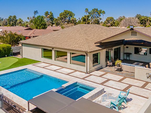 5th image of 301 W Moon Valley Dr