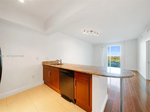 7280 SW 90th St APT 605, Miami, FL 33156