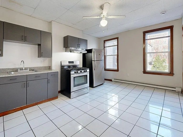 60-62 Chelsea St #1 — Photo 6