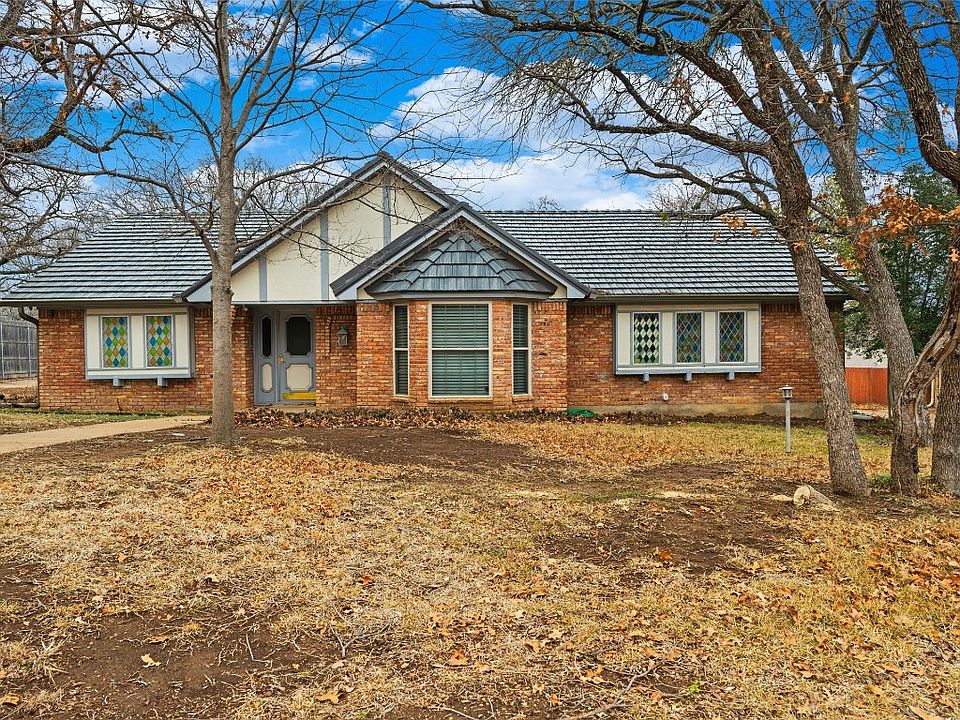 1st image of 4617 Hillside Dr