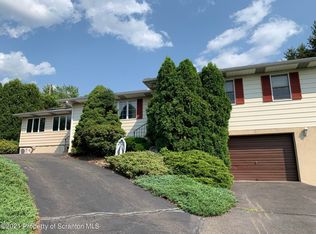 501 Philomena Dr, Scranton, PA 18512