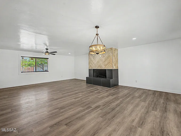 2625 W Oregon St — Photo 6