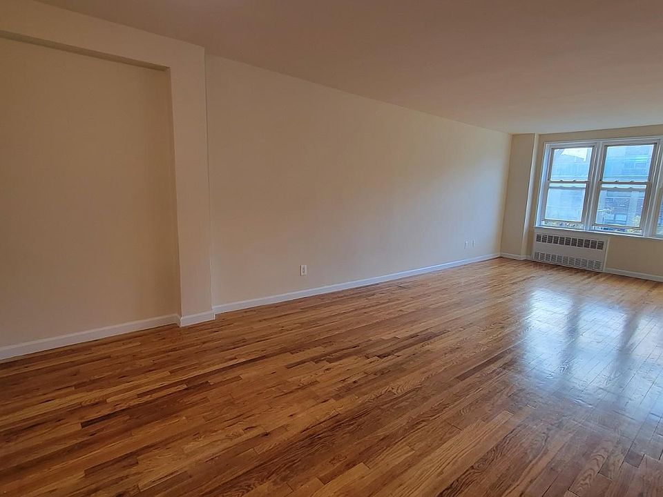 1st image of 13955 35th Ave #5