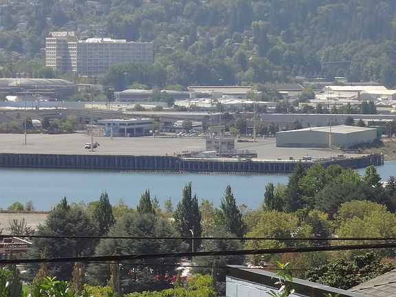 View of Willamette River.