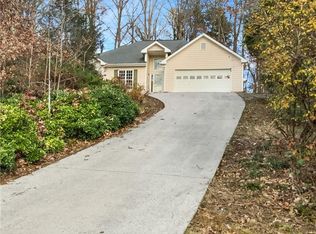 5384 Forest Dr, Loganville, GA