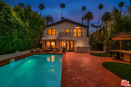 209 N Doheny Dr Photo 1