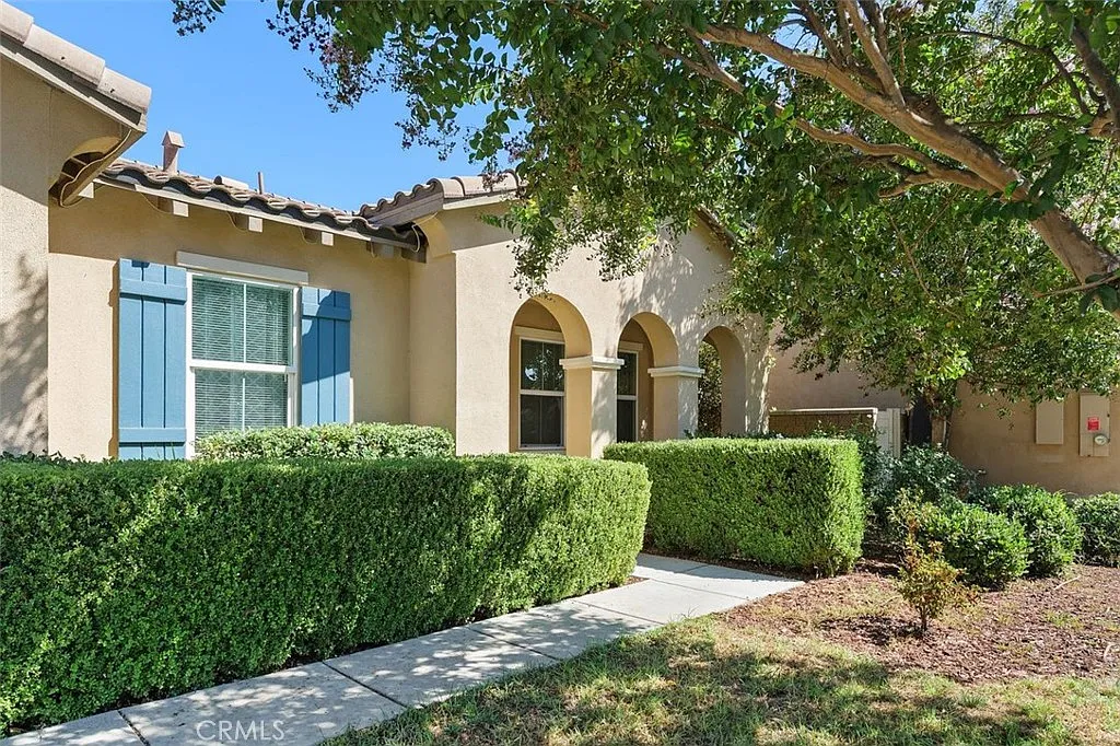 4 bed, 2.5 bath, 2190 sqft, $6,000 — Photo 2