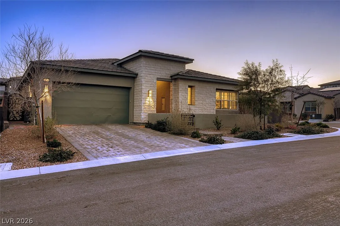 3 bed, 2.5 bath, 2053 sqft, $5,400 — Photo 2