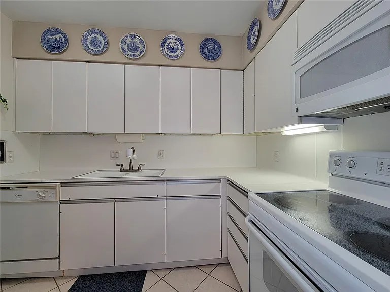 2601 Bellefontaine St #A104 — Photo 15