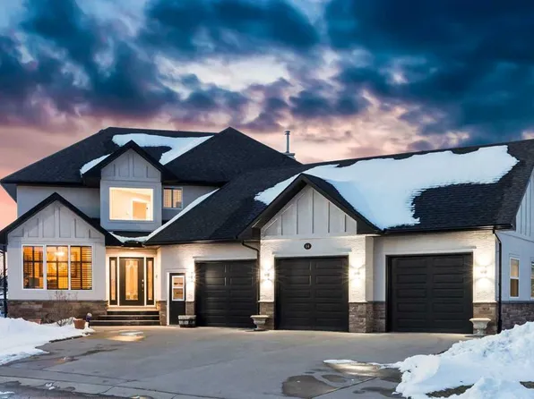 14 S Cameron Close, Okotoks, AB T1S 2E8