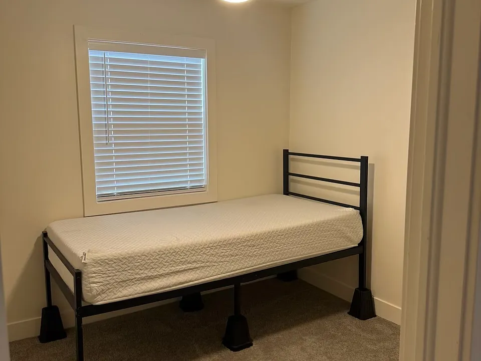 1451 N 380 W