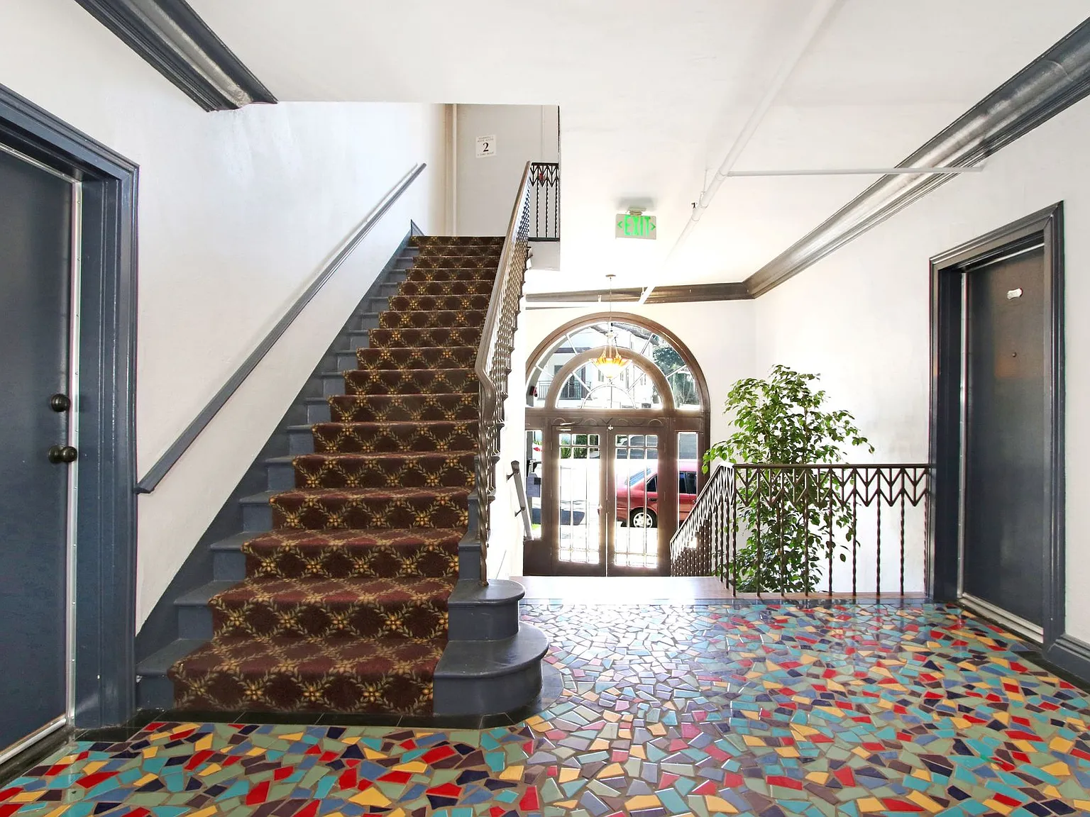 EC1 - 1650 Echo Park Apartments — Photo 2