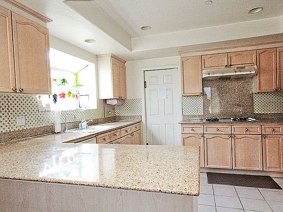 5th image of 343 Peach St APT B
