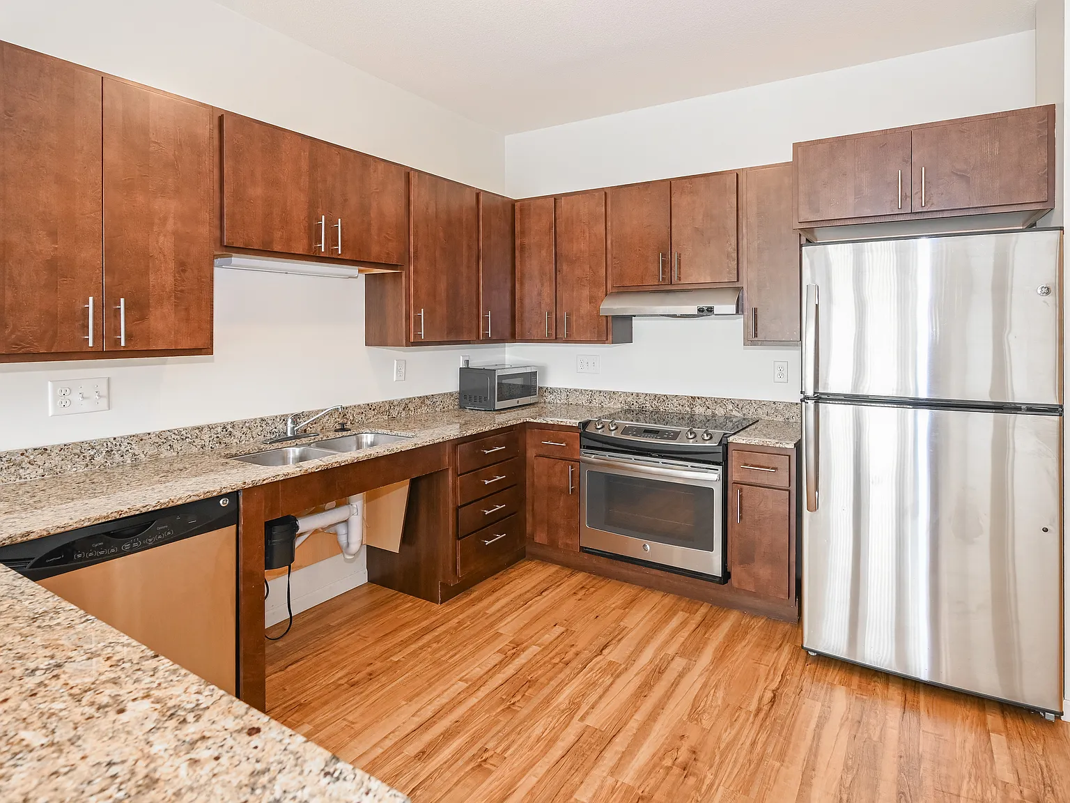 Cascade Apartments — Photo 4