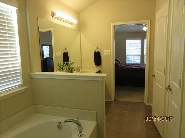 1110 Lubbock Ln — Photo 29
