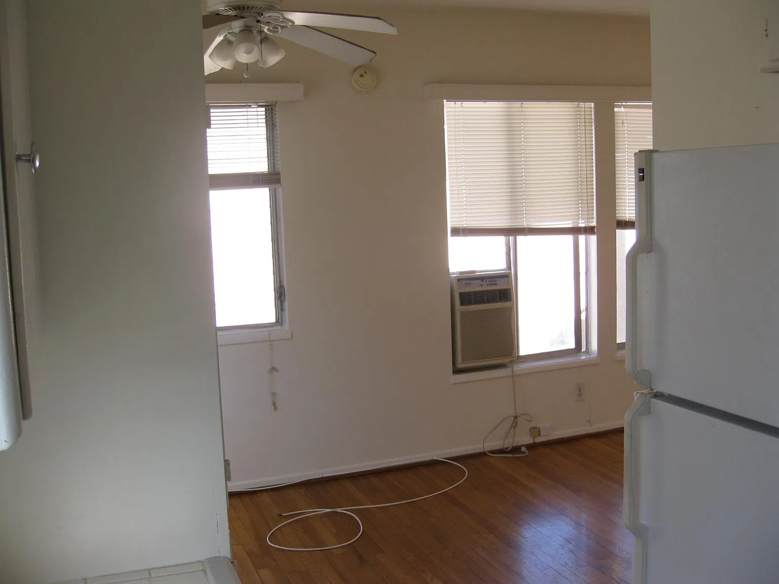 1248 Barry Ave — Photo 4