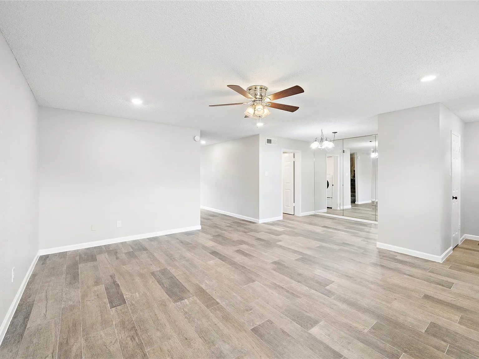 3 bed, 2.5 bath, 2064 sqft, $2,350 — Photo 4
