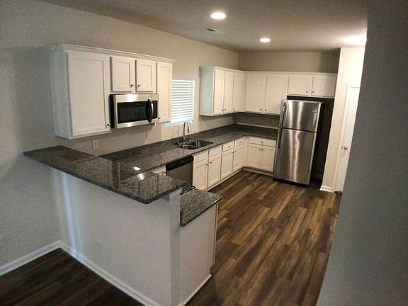 3rd image of 2212 Beauty St
