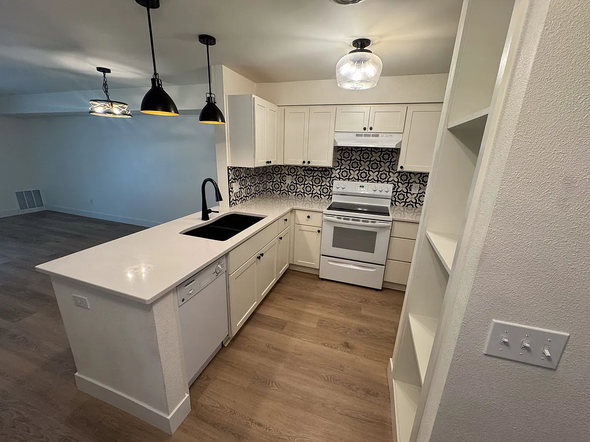 Building Photo - 344 N Eagle Glen Ln #TOWNHOUSE