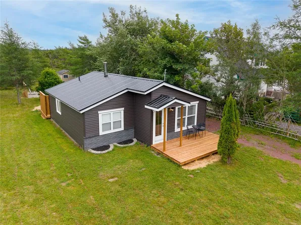 48 Harnums Hill, Whiteway, NL A0B3L0