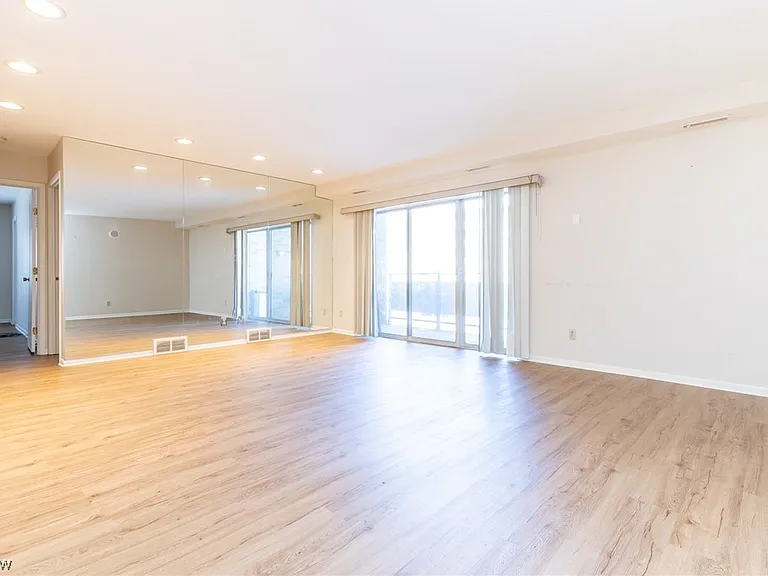 2112 Acacia Park Dr #209 — Photo 4