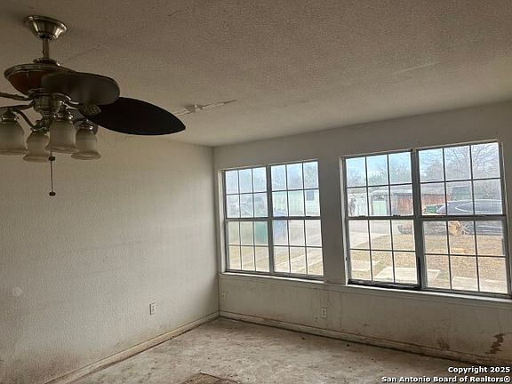 3rd image of 415 Andricks