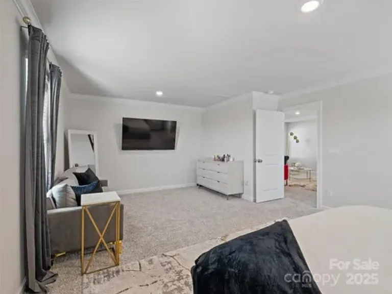 571 Palmarosa St #130 — Photo 20