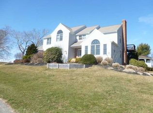 16 Stanton Rd, Portsmouth, RI 02871