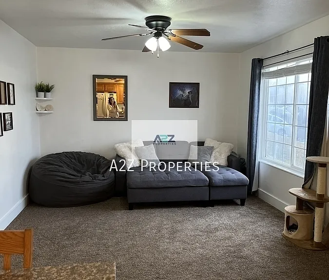 358 N Peach St — Photo 2
