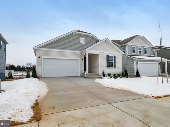 137 Midsummer Ln, Middletown, VA 22645