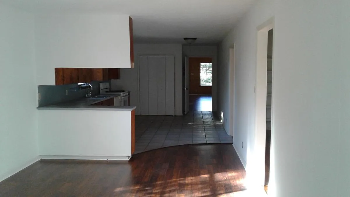 5 bed, 2044 sqft, $1,600 — Photo 2