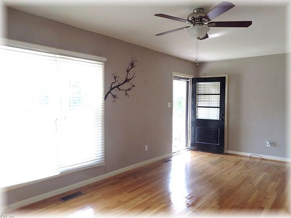 4th image of 23 Harwood Ave