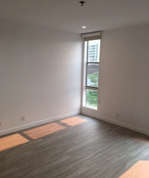 8600 Burton — Photo 12