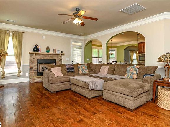 4th image of 217 Dante Ln