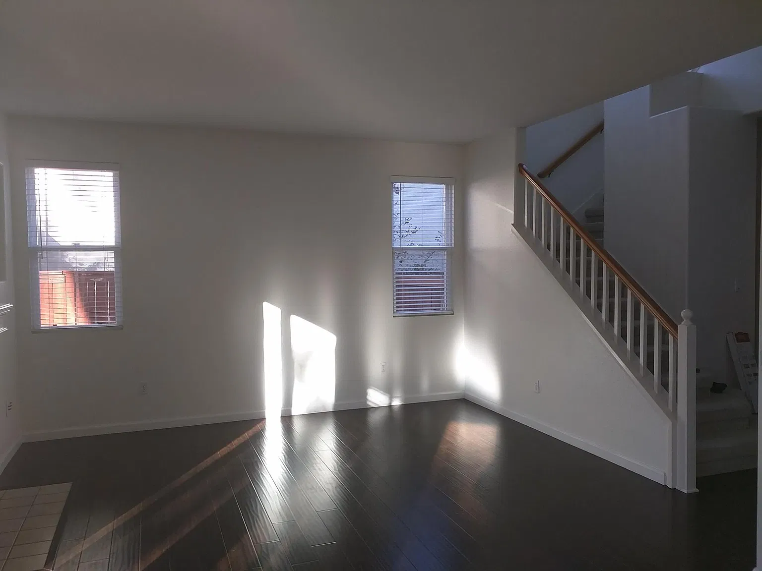 3 bed, 2.5 bath, 1560 sqft, $4,100 — Photo 4