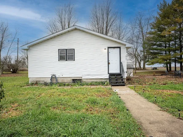 807 3rd St, Beaverville, IL 60912