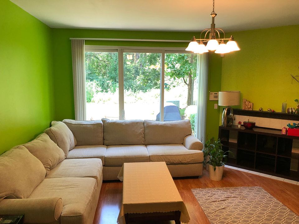 1st image of 588 Woodcrest Dr