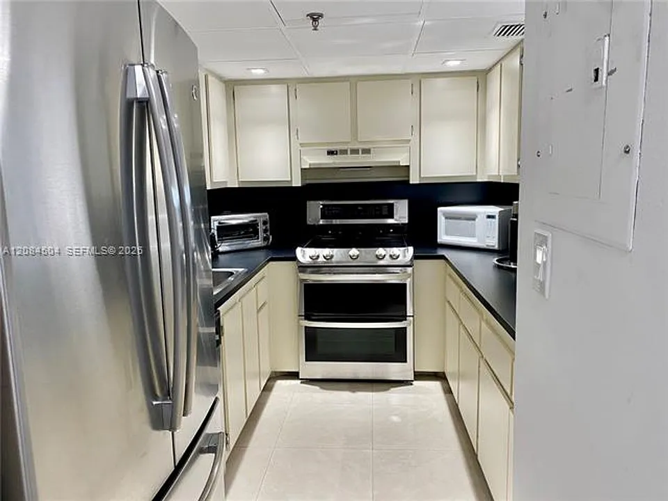 2401 Collins Avenue Cu #1112