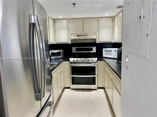 2401 Collins Ave, Miami Beach, FL