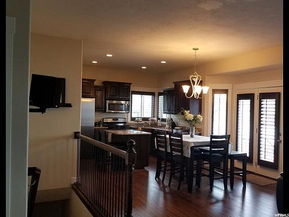 5th image of 228 W Lariat Blvd