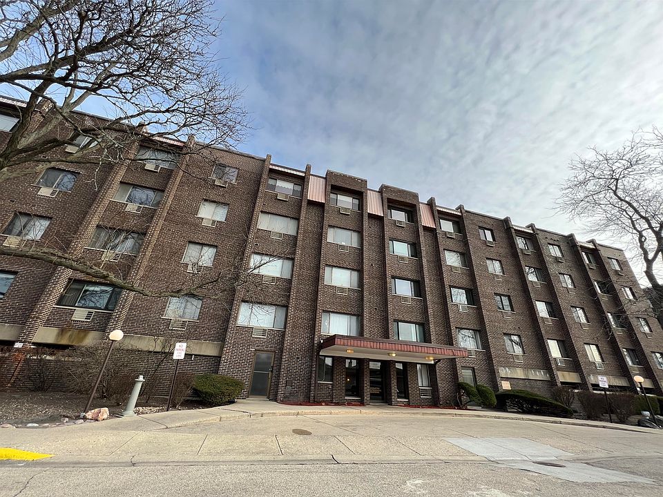 1st image of 4623 N Chester Ave Unit 406