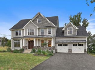 3 Point Pl, Chappaqua, NY 10514