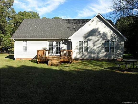 3rd image of 126 Chapel Ct
